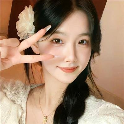 泳池里的女人